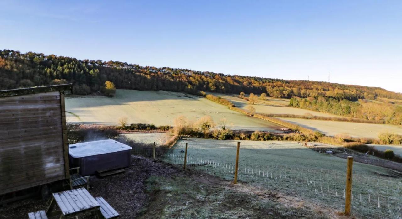 Shepherds Hut By Stepney Stays Scarborough Bagian luar foto