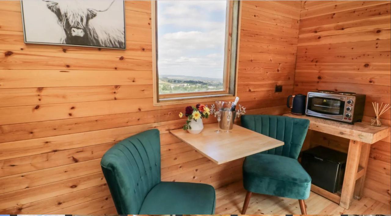 Shepherds Hut By Stepney Stays Scarborough Bagian luar foto