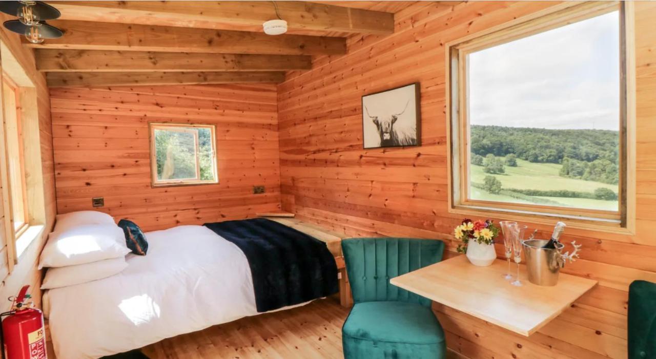 Shepherds Hut By Stepney Stays Scarborough Bagian luar foto