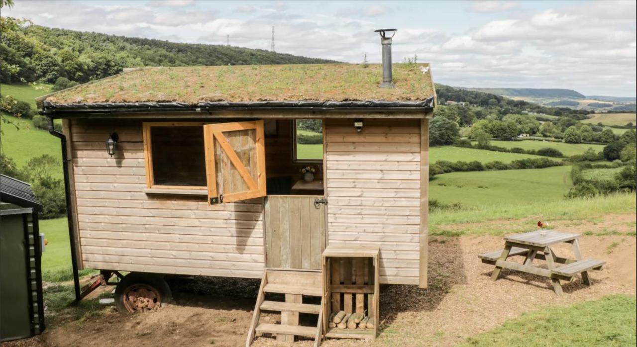 Shepherds Hut By Stepney Stays Scarborough Bagian luar foto